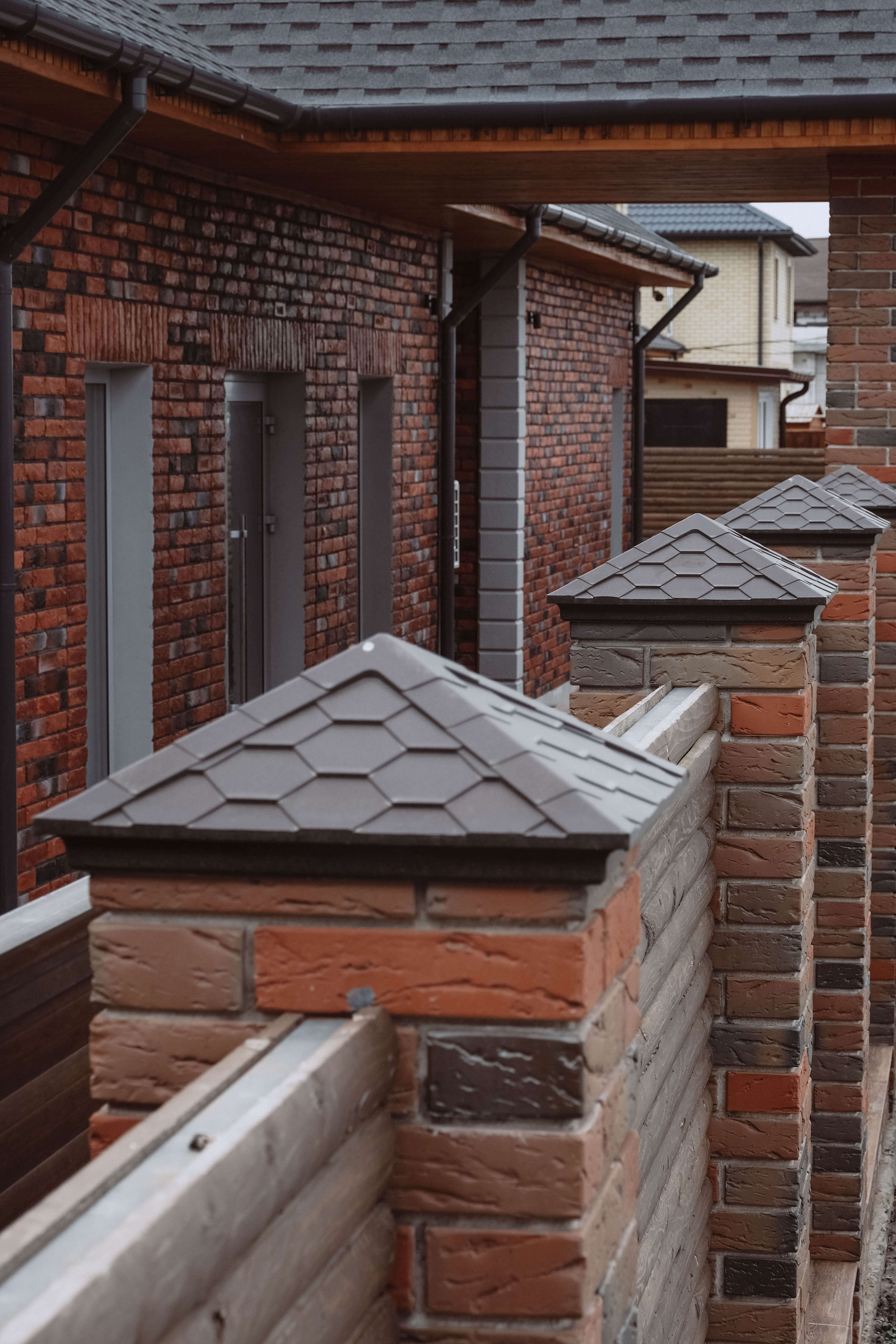 Колпак Zking Эверест Коричневый на столб 1.5х1.5 кирпича (390х390мм) в Липецке фото